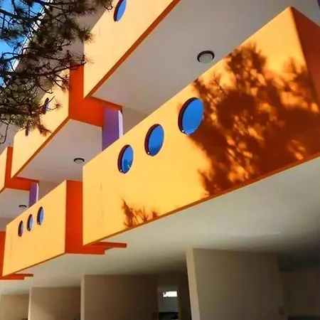 Poolside In Apartmán Bibione