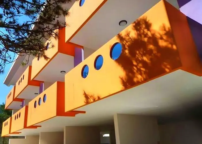 Апартаменти Poolside In *